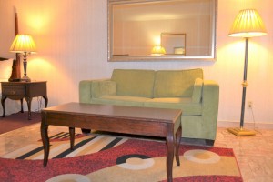 Merced Inn and Suites - Guest Room Seating Area