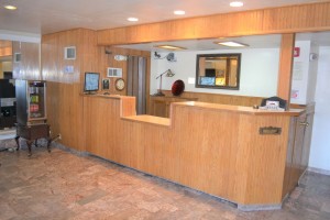 Merced Inn and Suites - Front Desk