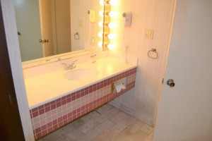 Merced Inn and Suites - Guest Room Vanity Area